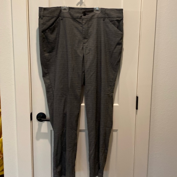 Women’s Lee Flat Front Dress Slacks.  Black Pattern.  Plus size 22W Medium. NWOT - Picture 1 of 6